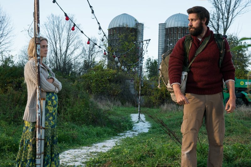 Emily Blunt e John Krasinski em cena de Um Lugar Silencioso
