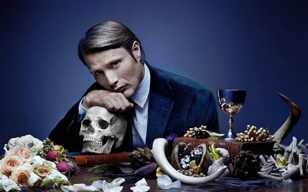 Mads Mikkelsen como Hannibal na série
