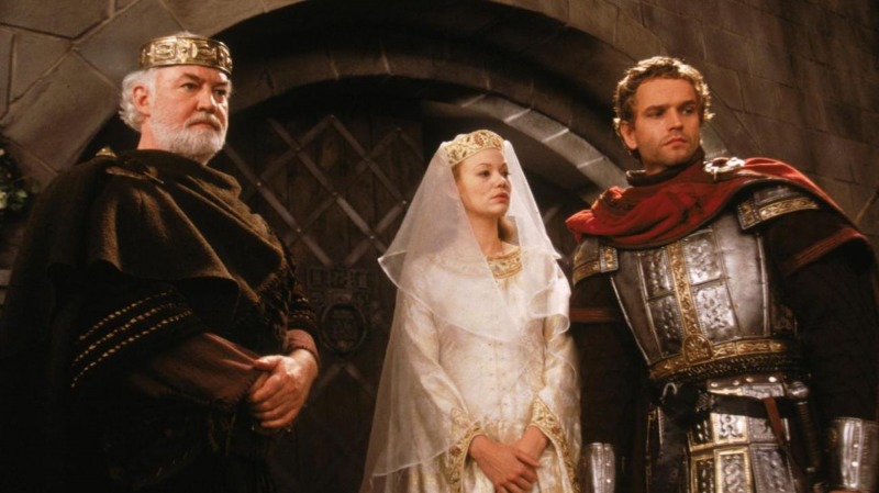 Guinevere e Artur na versão para o cinema de As Brumas de Avalon (2001)
