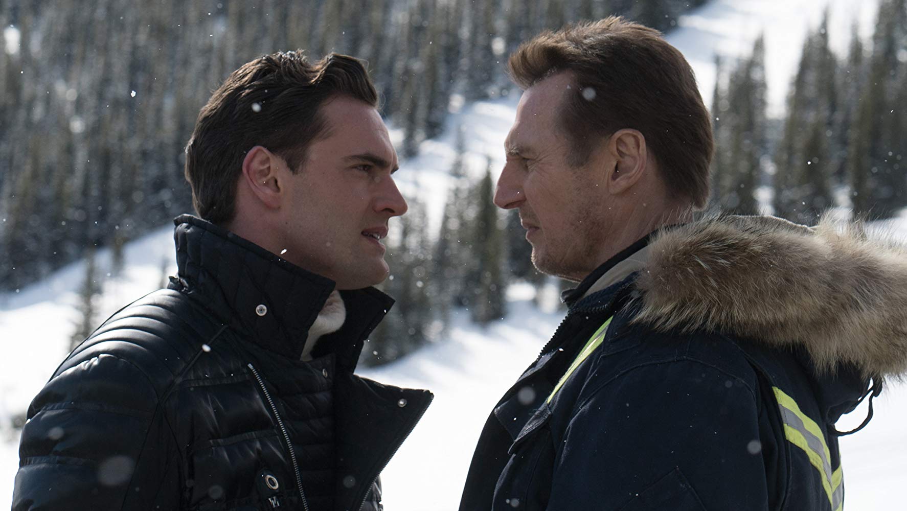 Tom Bateman e Liam Neeson em cena de Vingança a Sangue-Frio