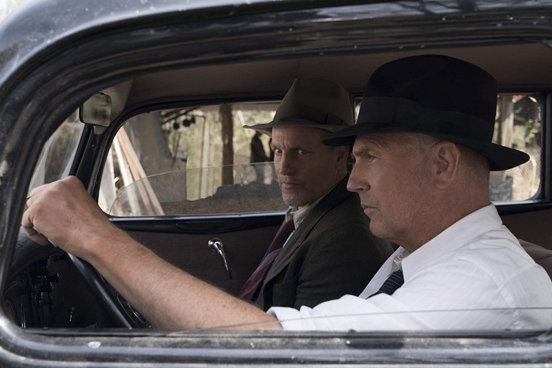 Woody Harrelson e Kevin Costner em cena de Estrada Sem Lei