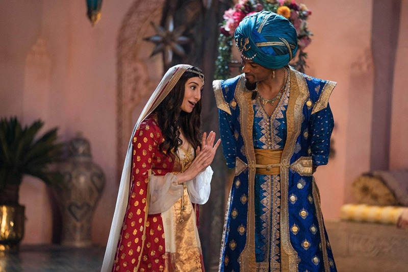 Dalia e o Gênio passeando pelo castelo em Aladdin