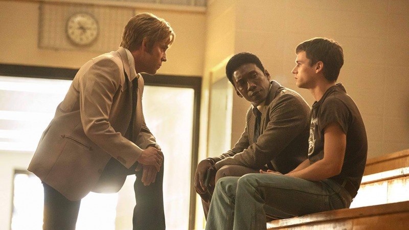 Stephen Dorff, Mahershala Ali e Brandon Flynn em cena de True Detective