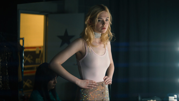 Elle fanning em cena do filme