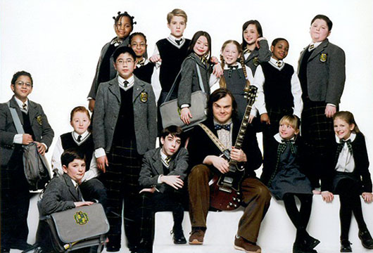 Jack Black e o elenco de crianças do filme Escola do Rock