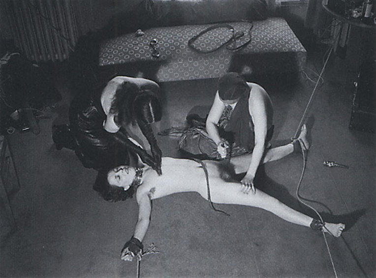 Uma das fotos de Man Ray, que lembram muito a cena de crime de Short