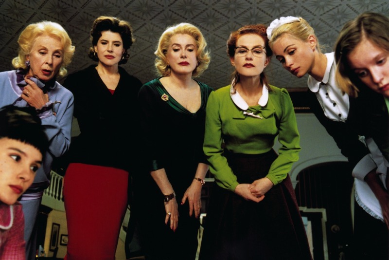 O filme tem como personagens oito mulheres