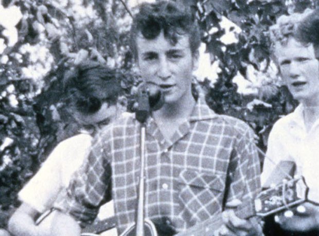 John Lennon quando adolescente