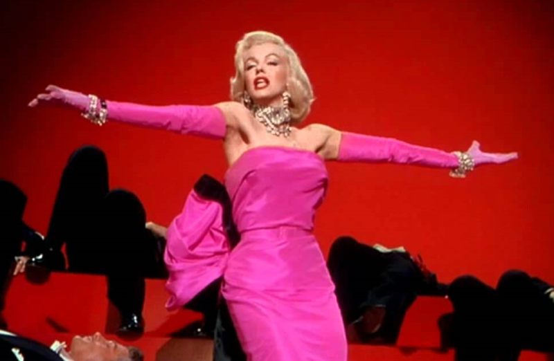 Marilyn Monroe como Lorelei Lee em Os Homens Preferem as Loiras