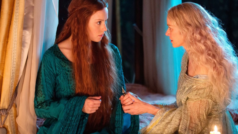 Ophelia dá bastante destaque na relação da protagonista e da Rainha Gertrude