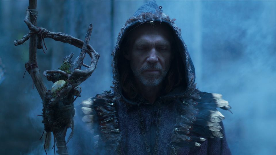 O filme apresenta uma versão diferente de Merlin