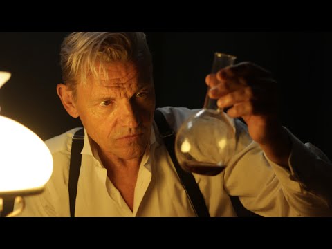 O filme O Segredo de Jekyll e Hyde começa fiel à obra original, mas se perde no caminho